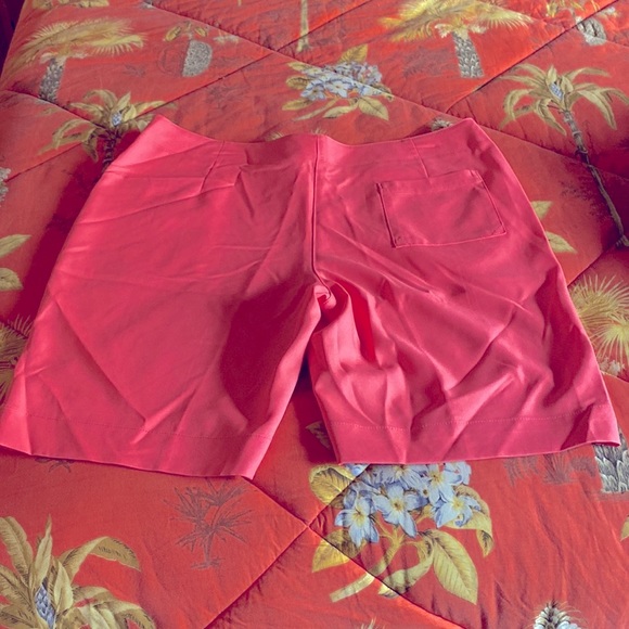 Cute and stylish. Very flattering shorts - Picture 2 of 8